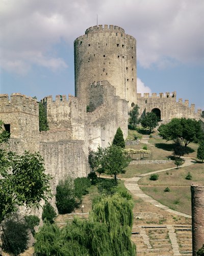 Vista de la fortaleza, comenzada en 1452 de Turkish School